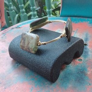 Women's VINTAGE Green/Brown Gold Tone Slip-on Bracelet